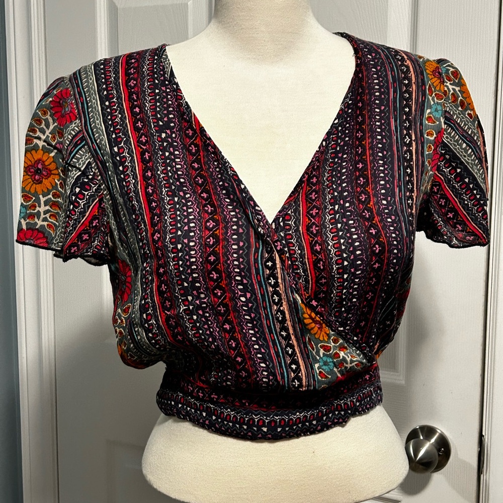 Patrons of peace, short sleeve top.